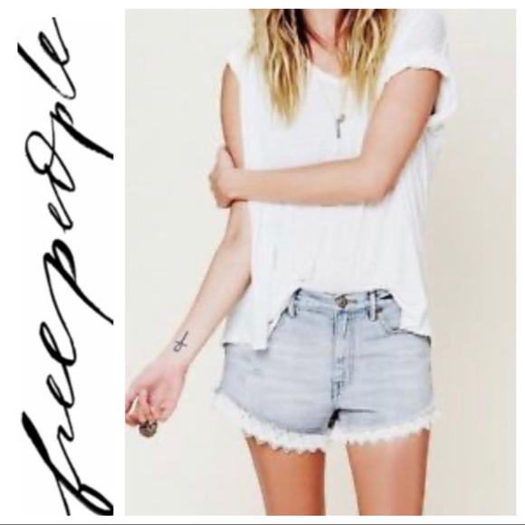 💕SALE Free People High Rise Lace Distressed Short - Picture 2 of 11